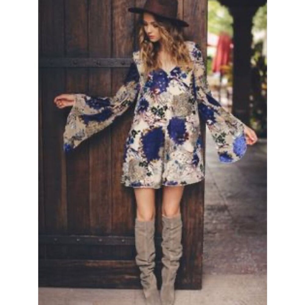 Line & Dot Anthropologie floral velvet devore shift dress/bell sleeves XS EUC 🧡💙